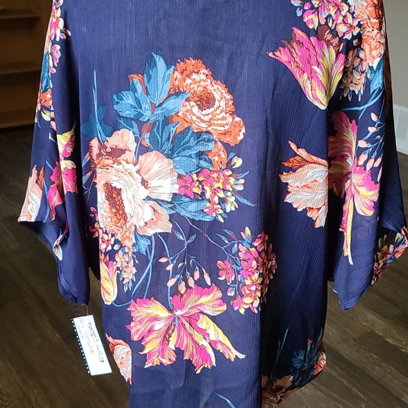 Blouse - Picture 8 of 9